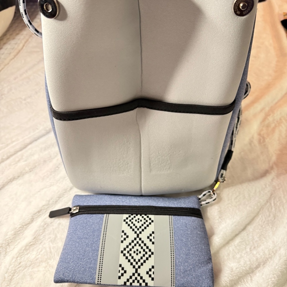 Jen & CO - Annabella Aztec Neoprene Tote with removable pouch - Picture 6 of 13
